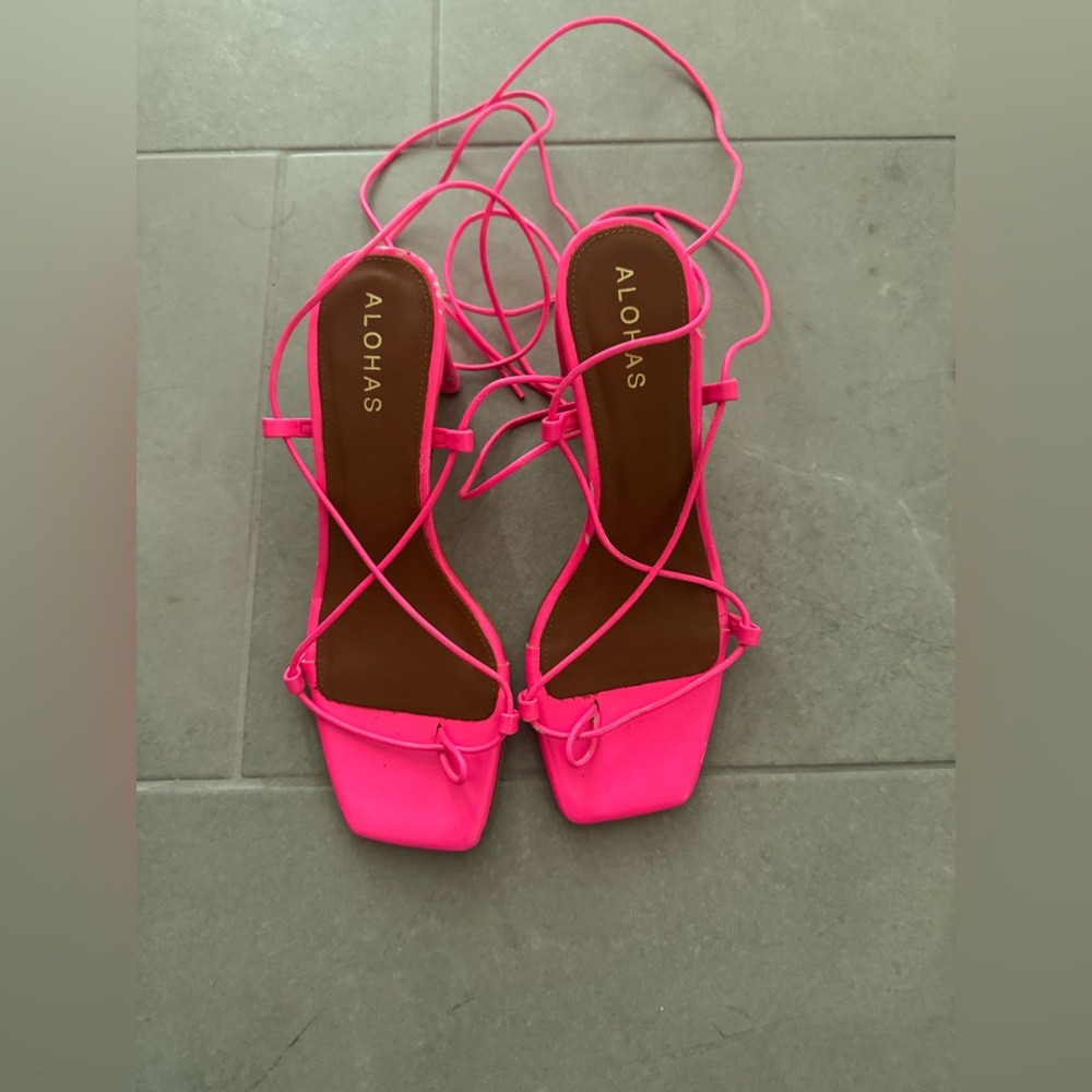 Alohas Women's Pink Strappy Sandals